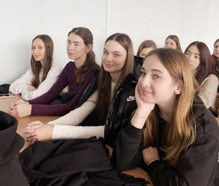 Ліцеїсти слухають про студентське життя